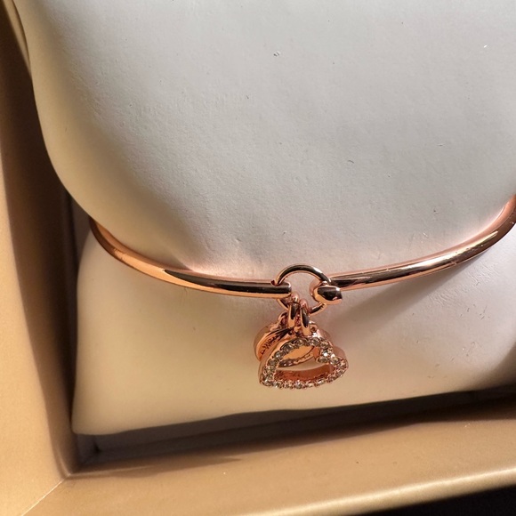 MICHAEL KORS ROSE GOLD HEART BANGLE NIB - Picture 2 of 4